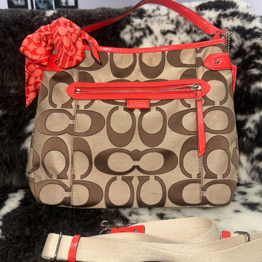 Coach Daisy Signature Convertible
Hobo Purse F24062 Khaki Tan Coral
Orange